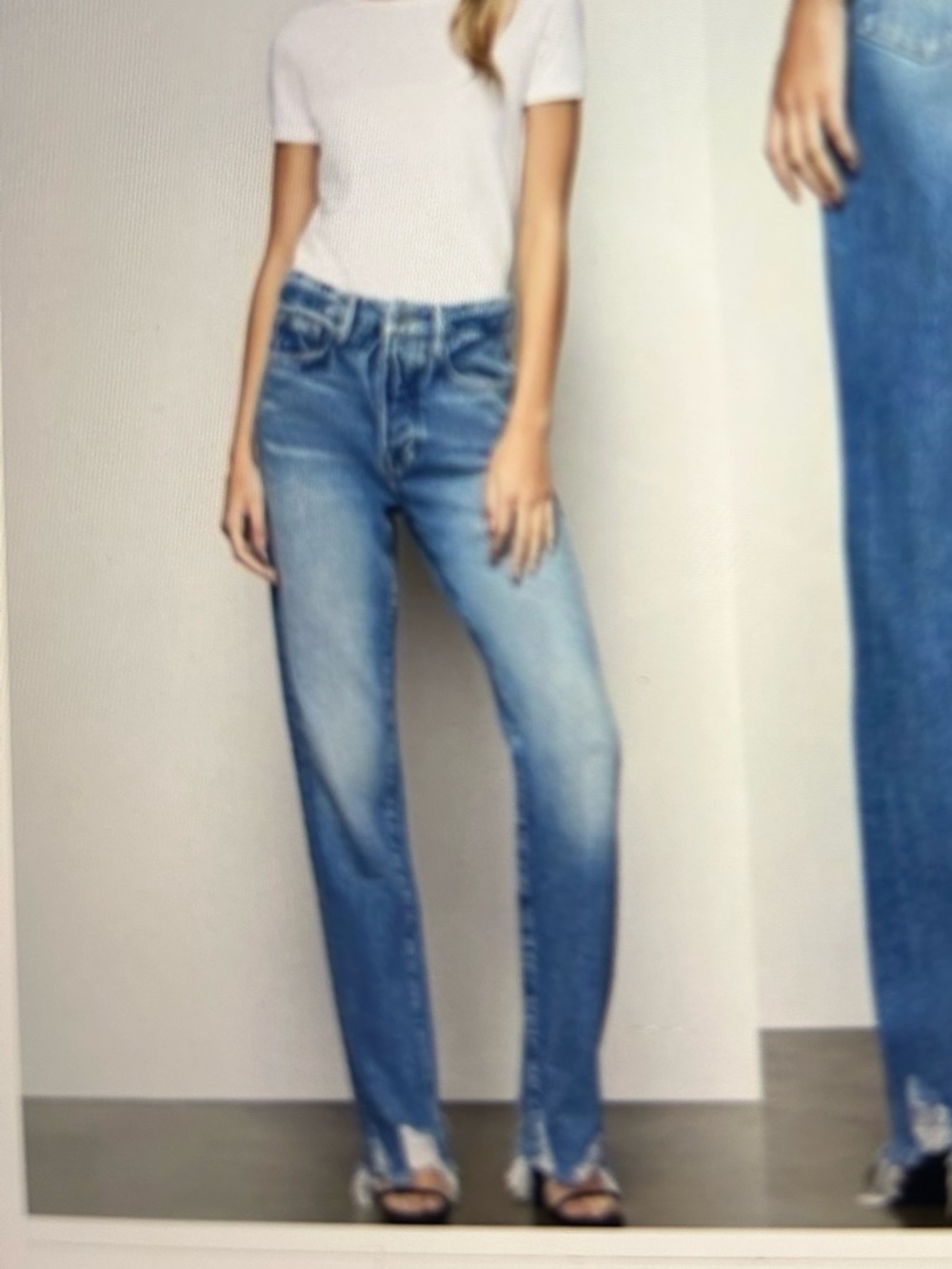 Good American Straight Leg Jeans in Medium Blue Wash destroyed Hem